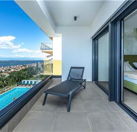 4 bedroom villa with infinity pool and sea views in Crikvencia, Rijeka, sleeps 8